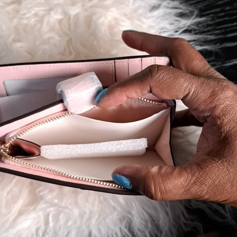 Kate Spade NWTs Staci Medium Billfold